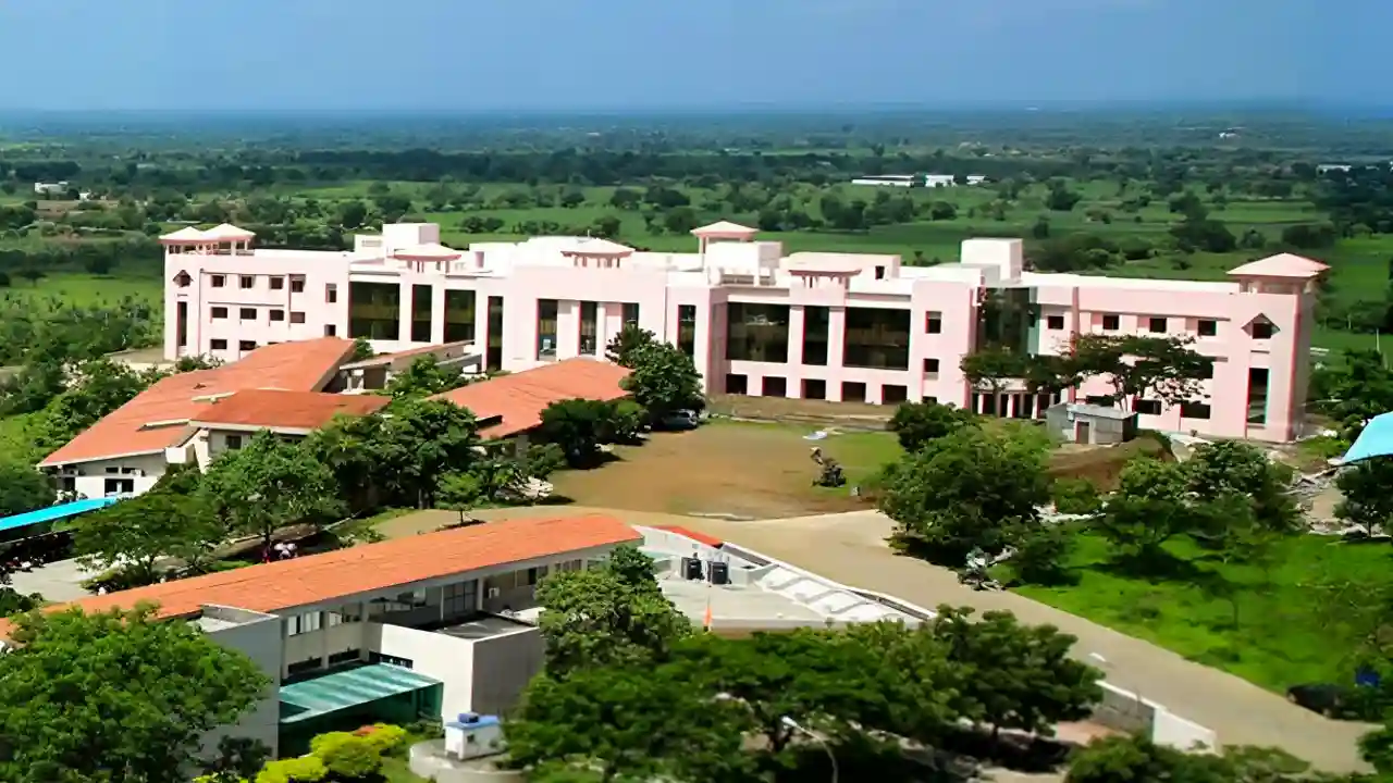 mahatma gandhi antarrashtriya hindi vishwavidyalaya banner